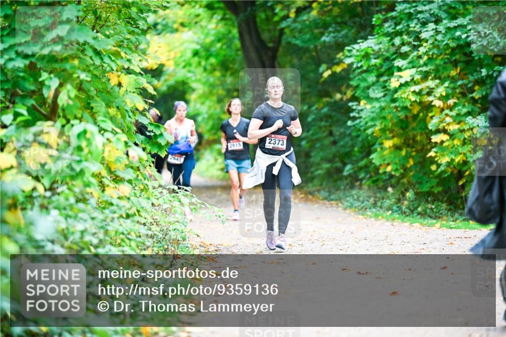 12.10.2025 - Bramfelder Halbmarathon 2025 Dr. Thomas Lammeyer http://msf.ph/oto/9359136 12.10.2025 11:07:05 Laufen 2643, 2915, 2373 meine-sportfotos.de
