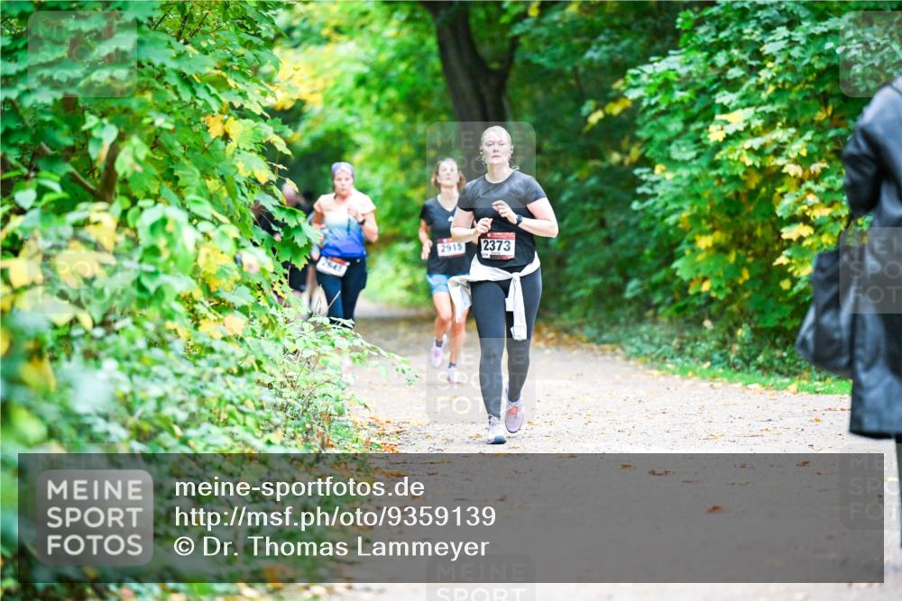 12.10.2025 - Bramfelder Halbmarathon 2025 Dr. Thomas Lammeyer http://msf.ph/oto/9359139 12.10.2025 11:07:05 Laufen 2643, 2915, 2373 meine-sportfotos.de