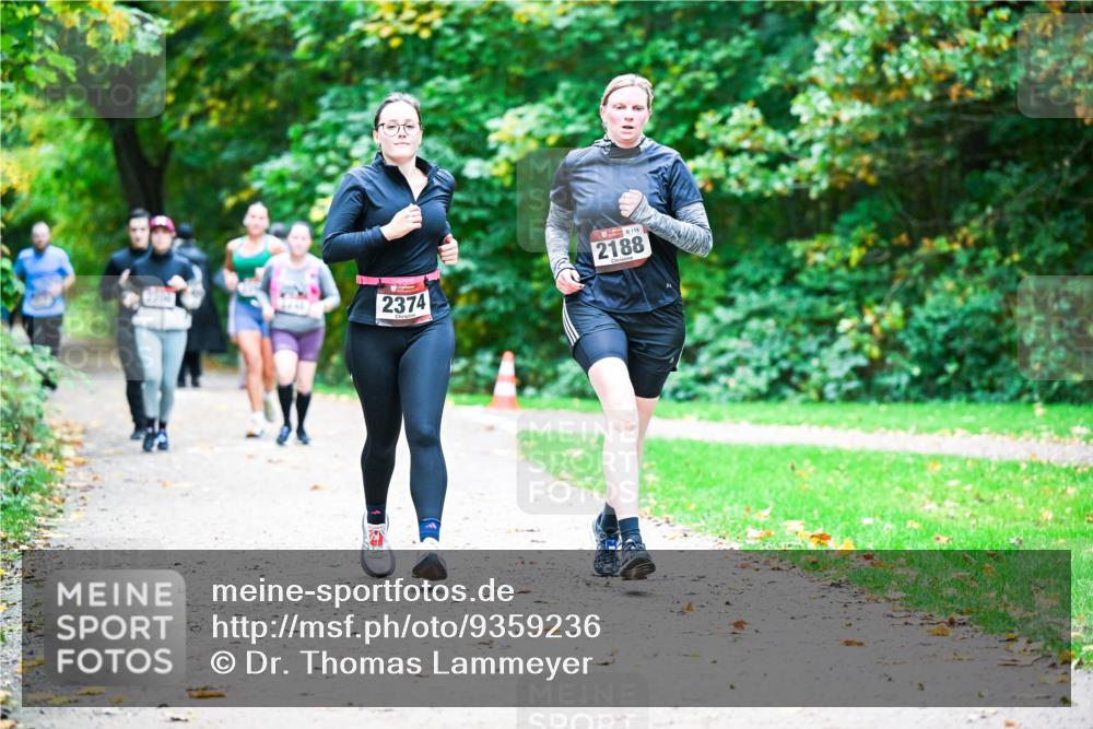 12.10.2025 - Bramfelder Halbmarathon 2025 Dr. Thomas Lammeyer http://msf.ph/oto/9359236 12.10.2025 11:07:28 Laufen 2374, 119, 2188 meine-sportfotos.de
