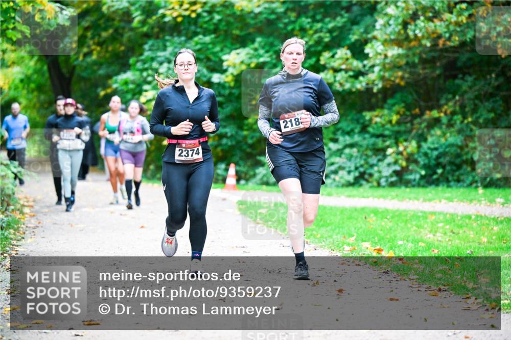 12.10.2025 - Bramfelder Halbmarathon 2025 Dr. Thomas Lammeyer http://msf.ph/oto/9359237 12.10.2025 11:07:28 Laufen 2374, 218, 8, 119 meine-sportfotos.de