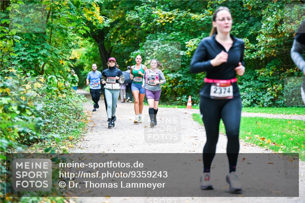 12.10.2025 - Bramfelder Halbmarathon 2025 Dr. Thomas Lammeyer http://msf.ph/oto/9359243 12.10.2025 11:07:30 Laufen 2200, 2296, 244, 2638, 2374 meine-sportfotos.de