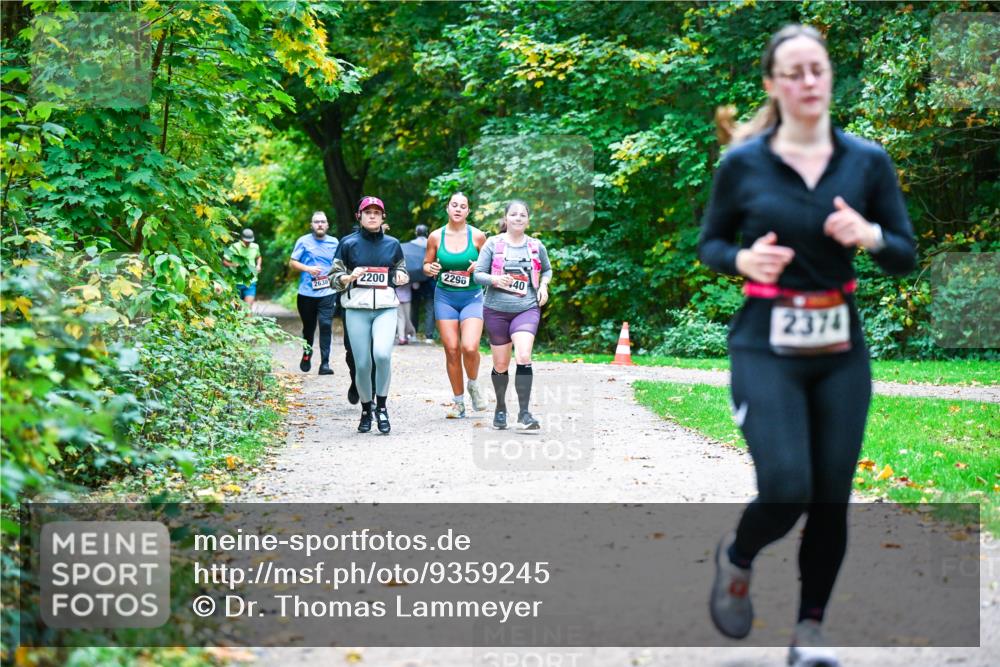12.10.2025 - Bramfelder Halbmarathon 2025 Dr. Thomas Lammeyer http://msf.ph/oto/9359245 12.10.2025 11:07:31 Laufen 2200, 2296, 40, 2638, 2374 meine-sportfotos.de