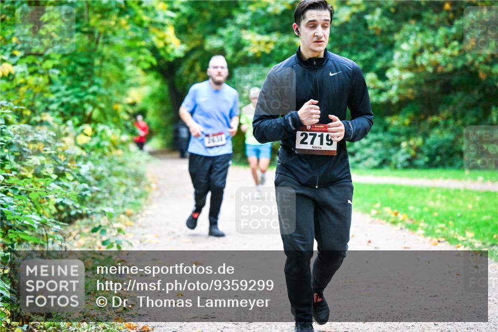 12.10.2025 - Bramfelder Halbmarathon 2025 Dr. Thomas Lammeyer http://msf.ph/oto/9359299 12.10.2025 11:07:38 Laufen 2631, 2719 meine-sportfotos.de