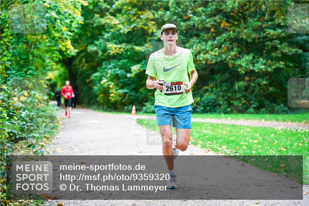 12.10.2025 - Bramfelder Halbmarathon 2025 Dr. Thomas Lammeyer http://msf.ph/oto/9359320 12.10.2025 11:07:43 Laufen 8, 38, 2610 meine-sportfotos.de
