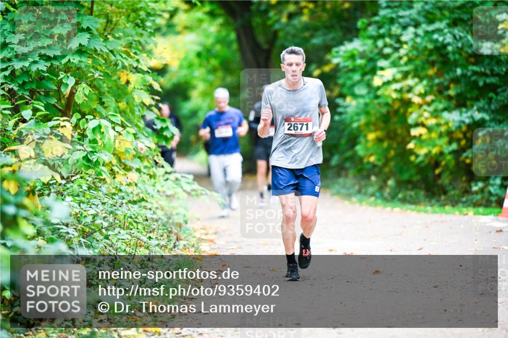 12.10.2025 - Bramfelder Halbmarathon 2025 Dr. Thomas Lammeyer http://msf.ph/oto/9359402 12.10.2025 11:08:04 Laufen 2671 meine-sportfotos.de