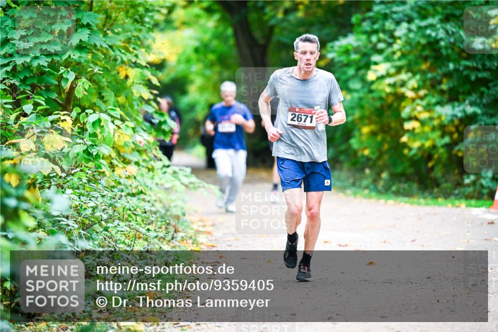 12.10.2025 - Bramfelder Halbmarathon 2025 Dr. Thomas Lammeyer http://msf.ph/oto/9359405 12.10.2025 11:08:04 Laufen 2671 meine-sportfotos.de