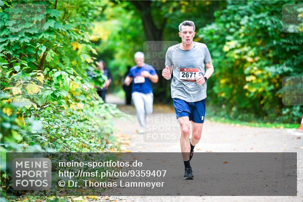 12.10.2025 - Bramfelder Halbmarathon 2025 Dr. Thomas Lammeyer http://msf.ph/oto/9359407 12.10.2025 11:08:04 Laufen 2671 meine-sportfotos.de