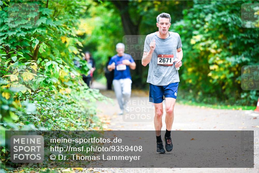 12.10.2025 - Bramfelder Halbmarathon 2025 Dr. Thomas Lammeyer http://msf.ph/oto/9359408 12.10.2025 11:08:04 Laufen 2671 meine-sportfotos.de