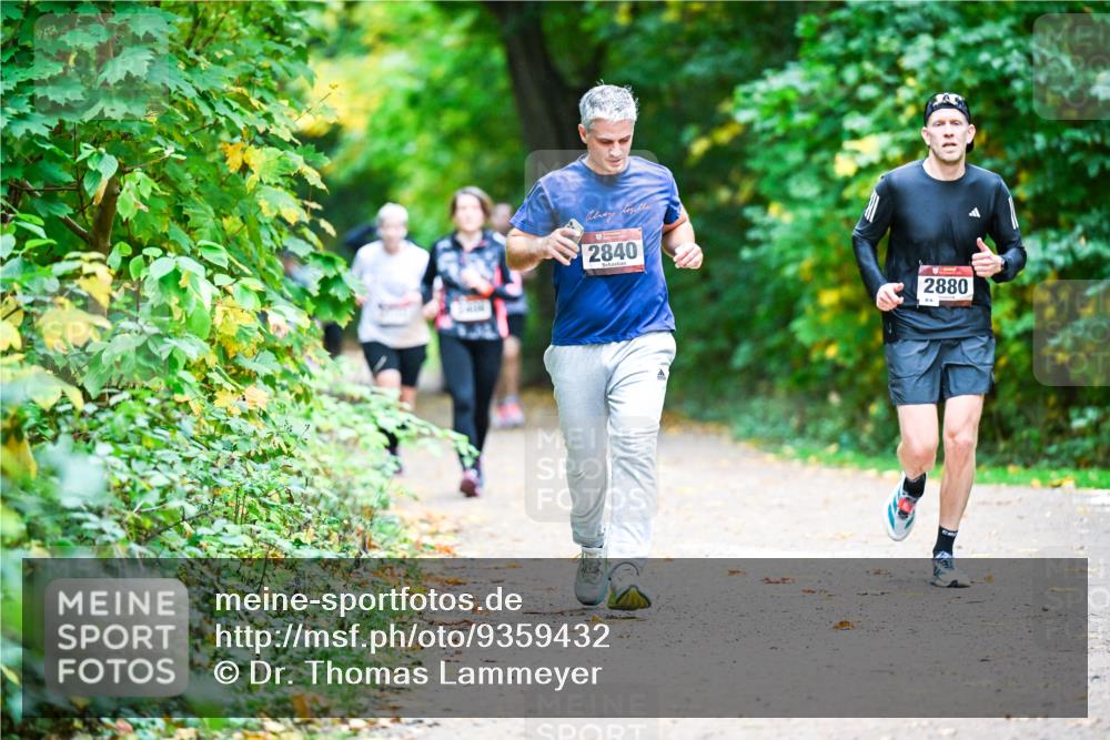 12.10.2025 - Bramfelder Halbmarathon 2025 Dr. Thomas Lammeyer http://msf.ph/oto/9359432 12.10.2025 11:08:08 Laufen 2840, 2880 meine-sportfotos.de