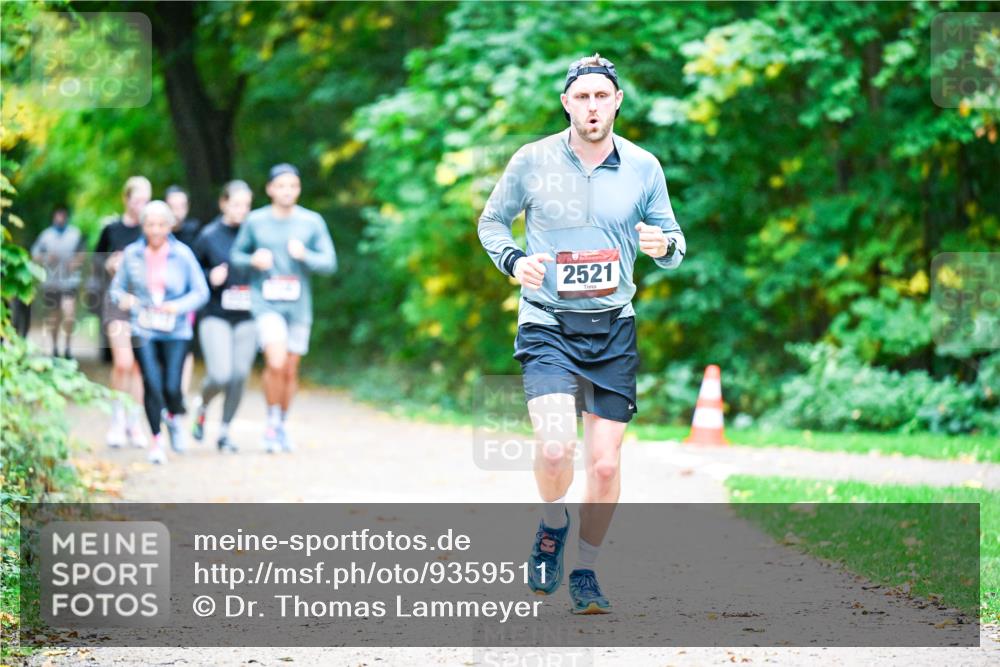 12.10.2025 - Bramfelder Halbmarathon 2025 Dr. Thomas Lammeyer http://msf.ph/oto/9359511 12.10.2025 11:08:31 Laufen 2521 meine-sportfotos.de
