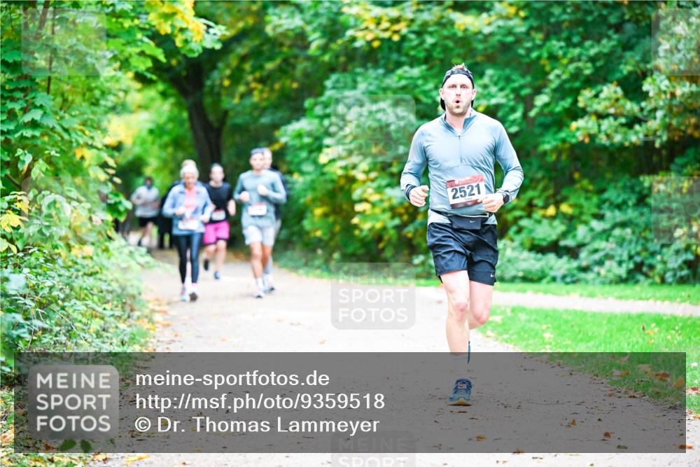 12.10.2025 - Bramfelder Halbmarathon 2025 Dr. Thomas Lammeyer http://msf.ph/oto/9359518 12.10.2025 11:08:32 Laufen 2521 meine-sportfotos.de
