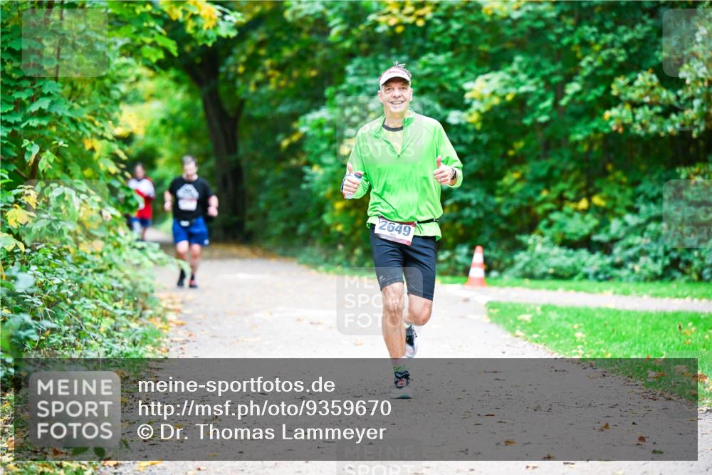 12.10.2025 - Bramfelder Halbmarathon 2025 Dr. Thomas Lammeyer http://msf.ph/oto/9359670 12.10.2025 11:09:04 Laufen 2649 meine-sportfotos.de