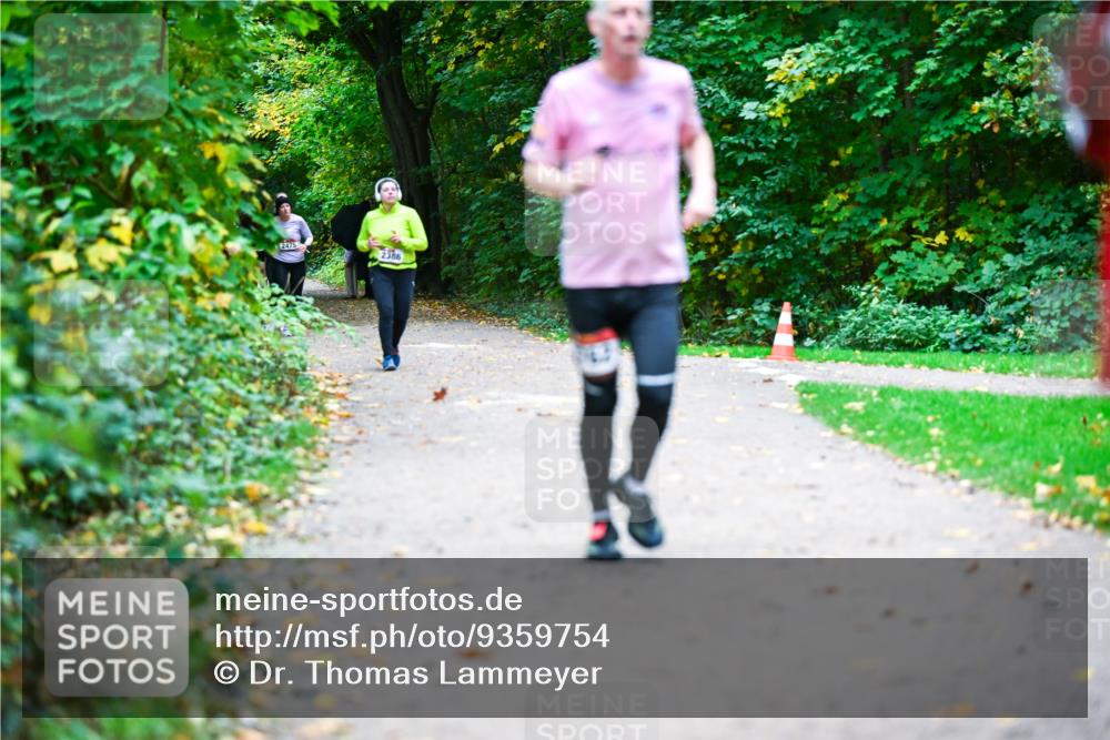 12.10.2025 - Bramfelder Halbmarathon 2025 Dr. Thomas Lammeyer http://msf.ph/oto/9359754 12.10.2025 11:09:23 Laufen 2475, 2386 meine-sportfotos.de