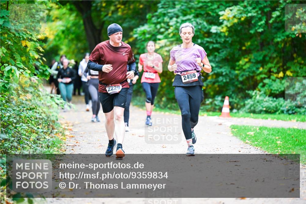 12.10.2025 - Bramfelder Halbmarathon 2025 Dr. Thomas Lammeyer http://msf.ph/oto/9359834 12.10.2025 11:09:42 Laufen 2229, 2495, 2459 meine-sportfotos.de