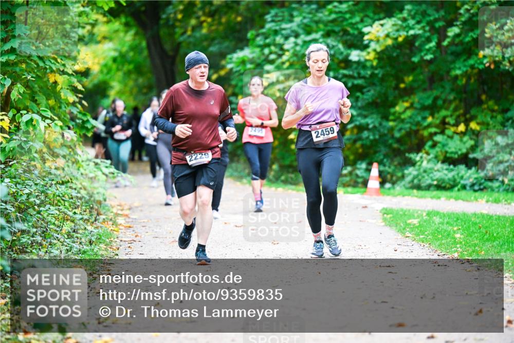 12.10.2025 - Bramfelder Halbmarathon 2025 Dr. Thomas Lammeyer http://msf.ph/oto/9359835 12.10.2025 11:09:42 Laufen 2229, 2495, 2459 meine-sportfotos.de