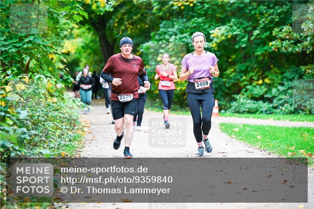 12.10.2025 - Bramfelder Halbmarathon 2025 Dr. Thomas Lammeyer http://msf.ph/oto/9359840 12.10.2025 11:09:42 Laufen 2229, 2495, 2459 meine-sportfotos.de