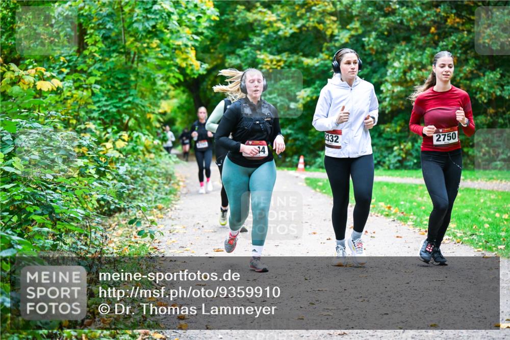 12.10.2025 - Bramfelder Halbmarathon 2025 Dr. Thomas Lammeyer http://msf.ph/oto/9359910 12.10.2025 11:09:55 Laufen 4, 2332, 2750 meine-sportfotos.de