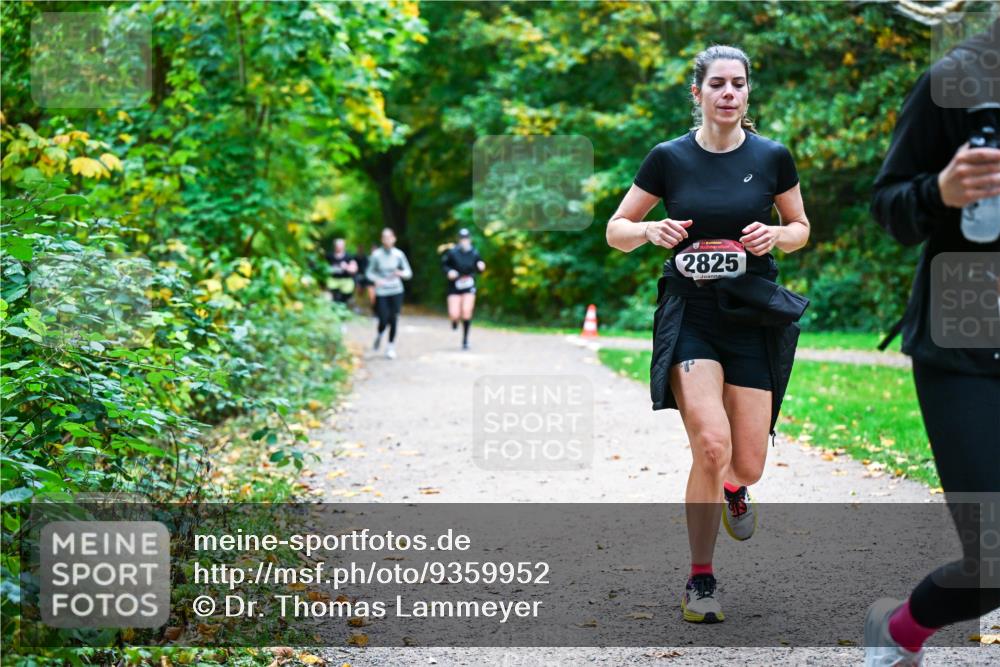 12.10.2025 - Bramfelder Halbmarathon 2025 Dr. Thomas Lammeyer http://msf.ph/oto/9359952 12.10.2025 11:10:02 Laufen 2825 meine-sportfotos.de