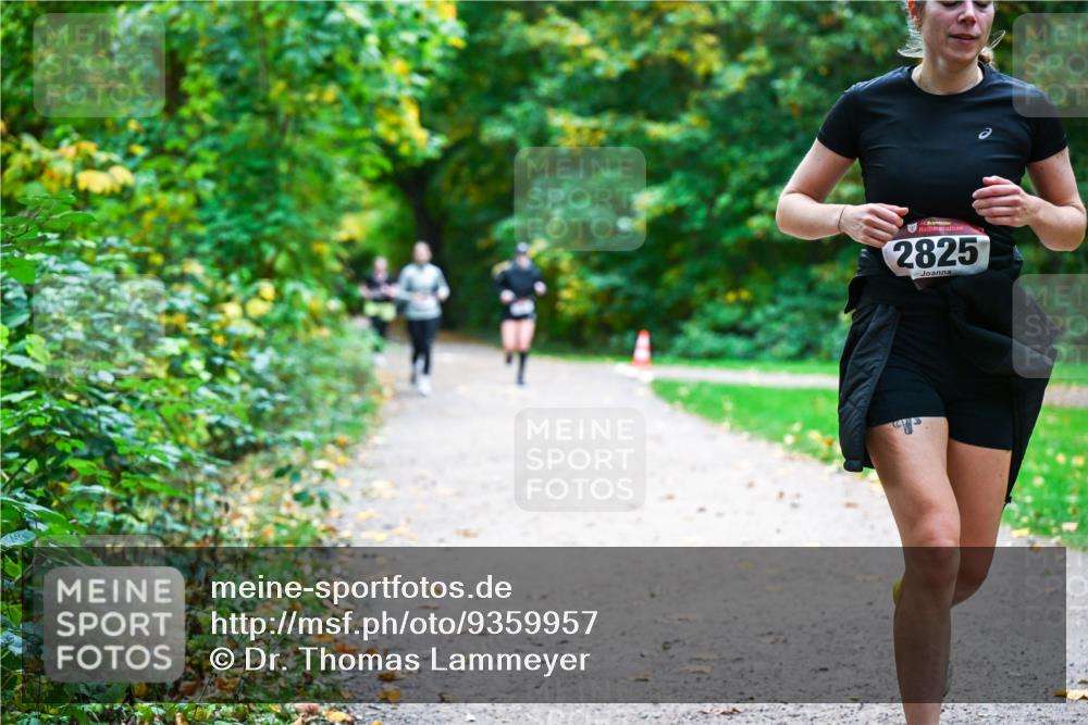 12.10.2025 - Bramfelder Halbmarathon 2025 Dr. Thomas Lammeyer http://msf.ph/oto/9359957 12.10.2025 11:10:03 Laufen 2825 meine-sportfotos.de