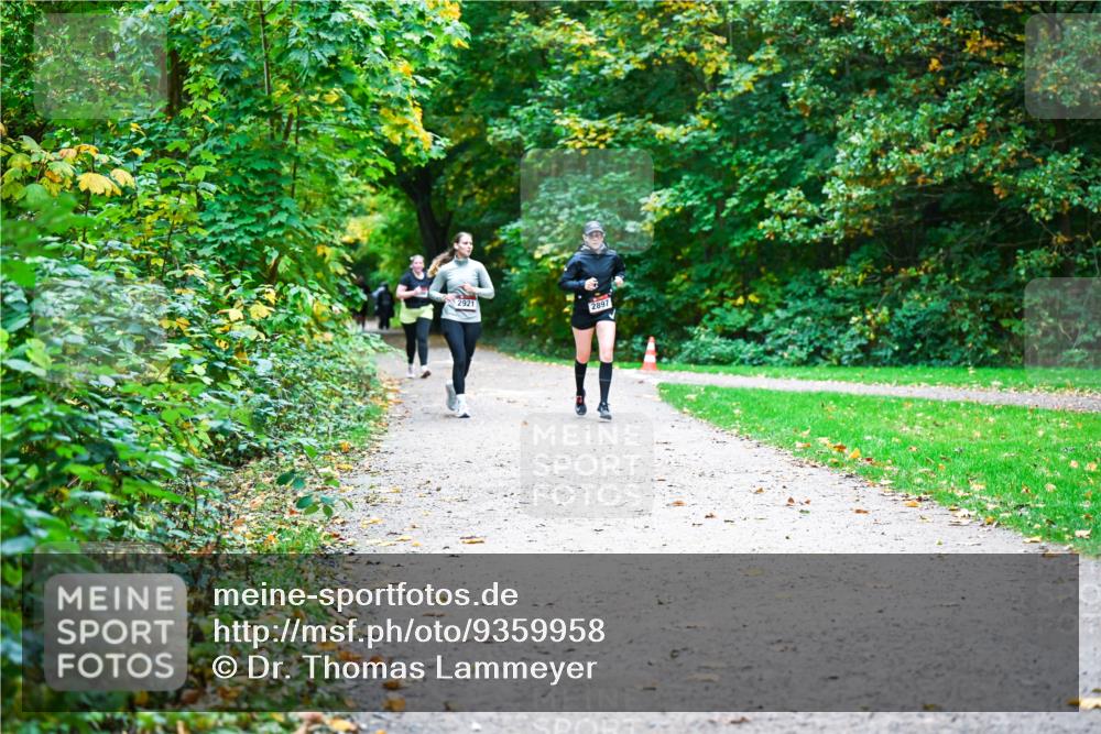 12.10.2025 - Bramfelder Halbmarathon 2025 Dr. Thomas Lammeyer http://msf.ph/oto/9359958 12.10.2025 11:10:05 Laufen 2921, 2897 meine-sportfotos.de