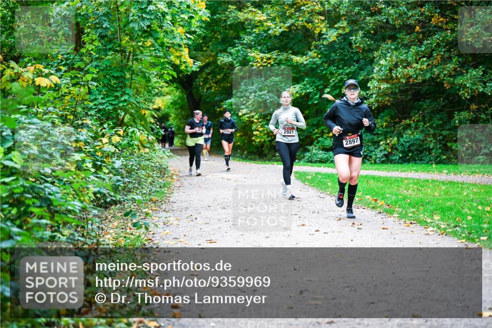 12.10.2025 - Bramfelder Halbmarathon 2025 Dr. Thomas Lammeyer http://msf.ph/oto/9359969 12.10.2025 11:10:07 Laufen 2921, 2897 meine-sportfotos.de