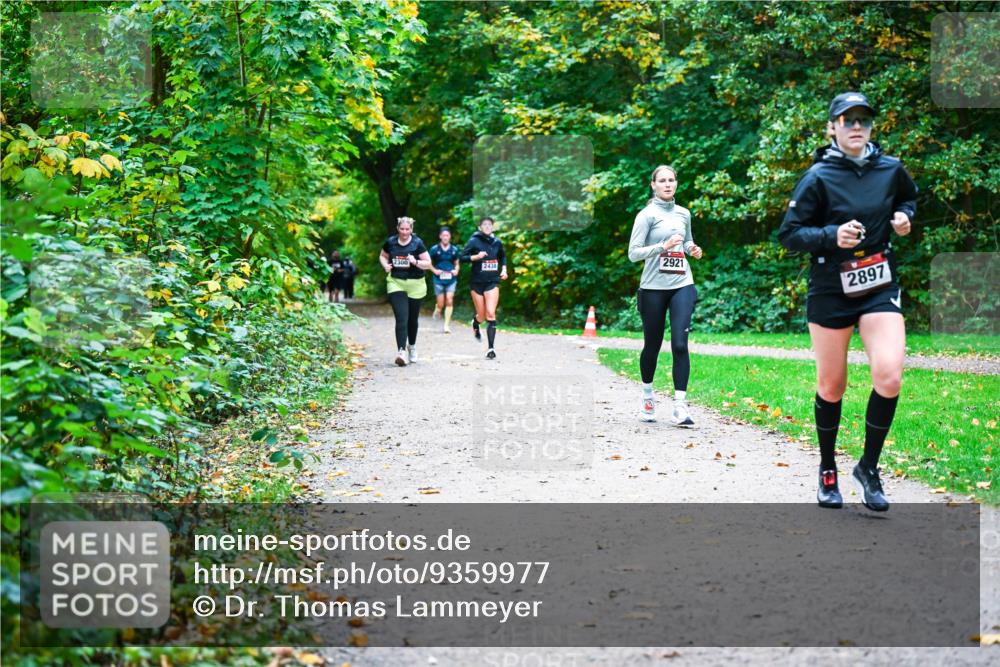 12.10.2025 - Bramfelder Halbmarathon 2025 Dr. Thomas Lammeyer http://msf.ph/oto/9359977 12.10.2025 11:10:08 Laufen 2300, 2438, 2921, 2897 meine-sportfotos.de