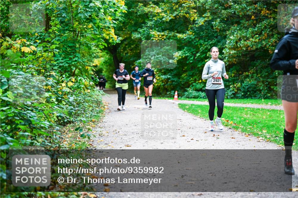 12.10.2025 - Bramfelder Halbmarathon 2025 Dr. Thomas Lammeyer http://msf.ph/oto/9359982 12.10.2025 11:10:09 Laufen 2300, 2921 meine-sportfotos.de