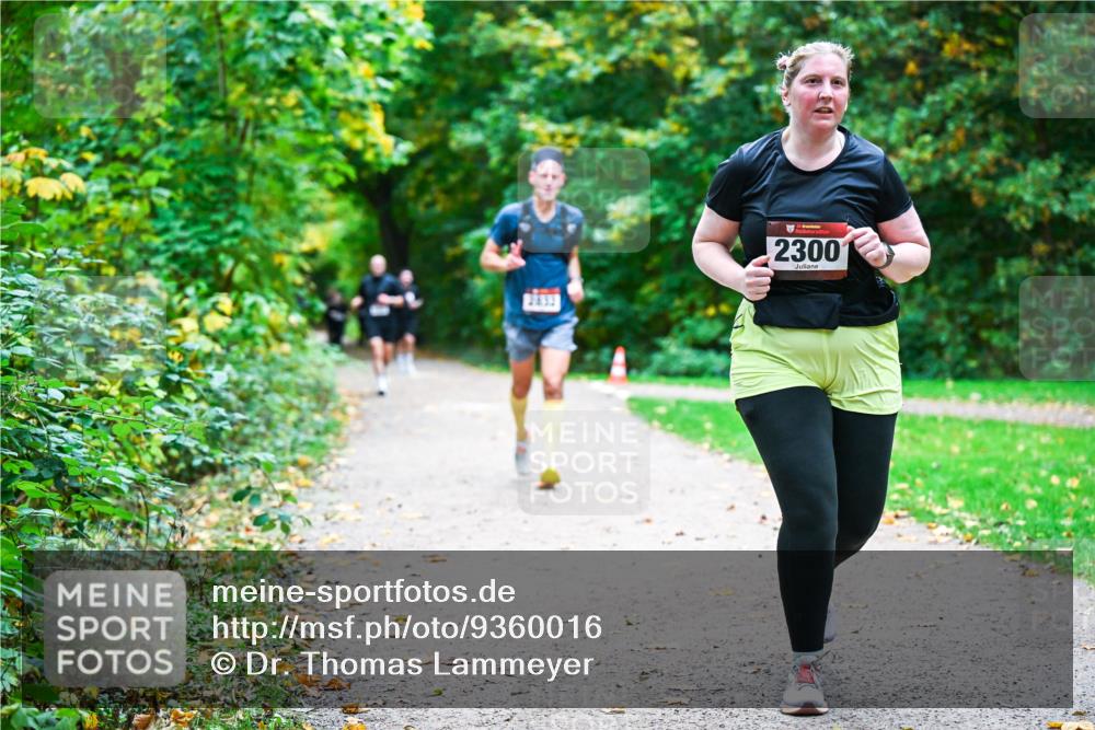 12.10.2025 - Bramfelder Halbmarathon 2025 Dr. Thomas Lammeyer http://msf.ph/oto/9360016 12.10.2025 11:10:15 Laufen 3833, 2300 meine-sportfotos.de