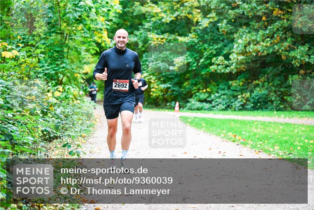 12.10.2025 - Bramfelder Halbmarathon 2025 Dr. Thomas Lammeyer http://msf.ph/oto/9360039 12.10.2025 11:10:22 Laufen 2692 meine-sportfotos.de