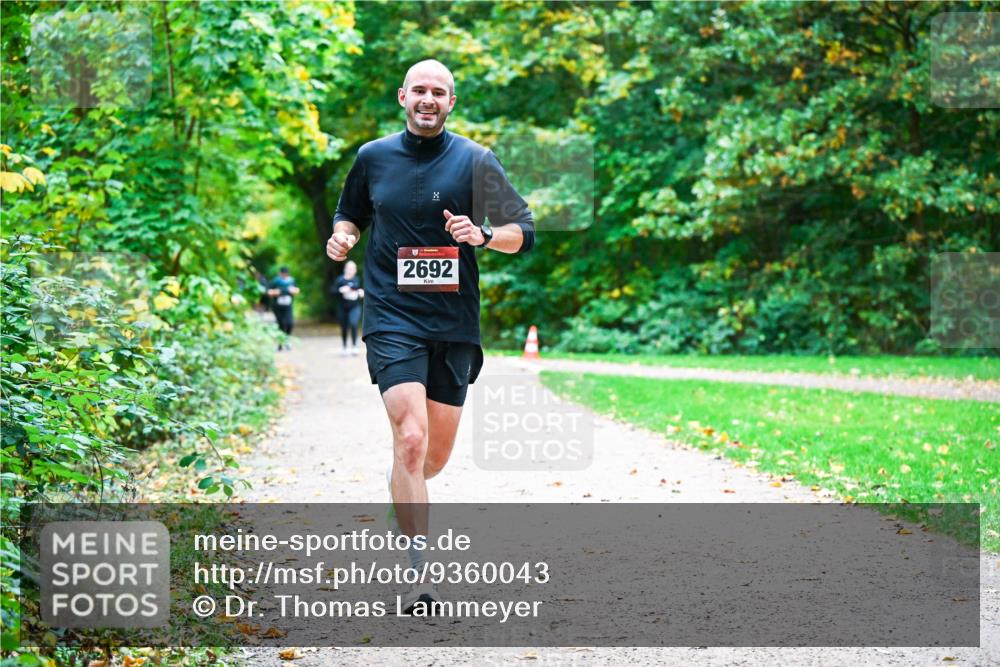 12.10.2025 - Bramfelder Halbmarathon 2025 Dr. Thomas Lammeyer http://msf.ph/oto/9360043 12.10.2025 11:10:23 Laufen 2692 meine-sportfotos.de