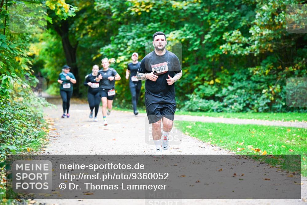 12.10.2025 - Bramfelder Halbmarathon 2025 Dr. Thomas Lammeyer http://msf.ph/oto/9360052 12.10.2025 11:10:26 Laufen 2367 meine-sportfotos.de