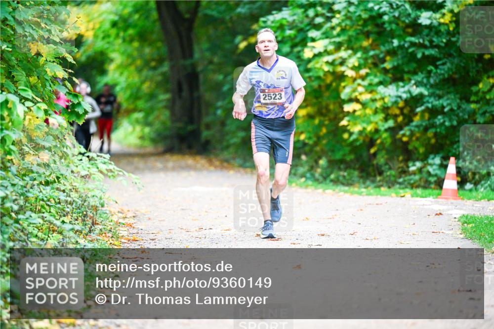 12.10.2025 - Bramfelder Halbmarathon 2025 Dr. Thomas Lammeyer http://msf.ph/oto/9360149 12.10.2025 11:10:57 Laufen 2523 meine-sportfotos.de