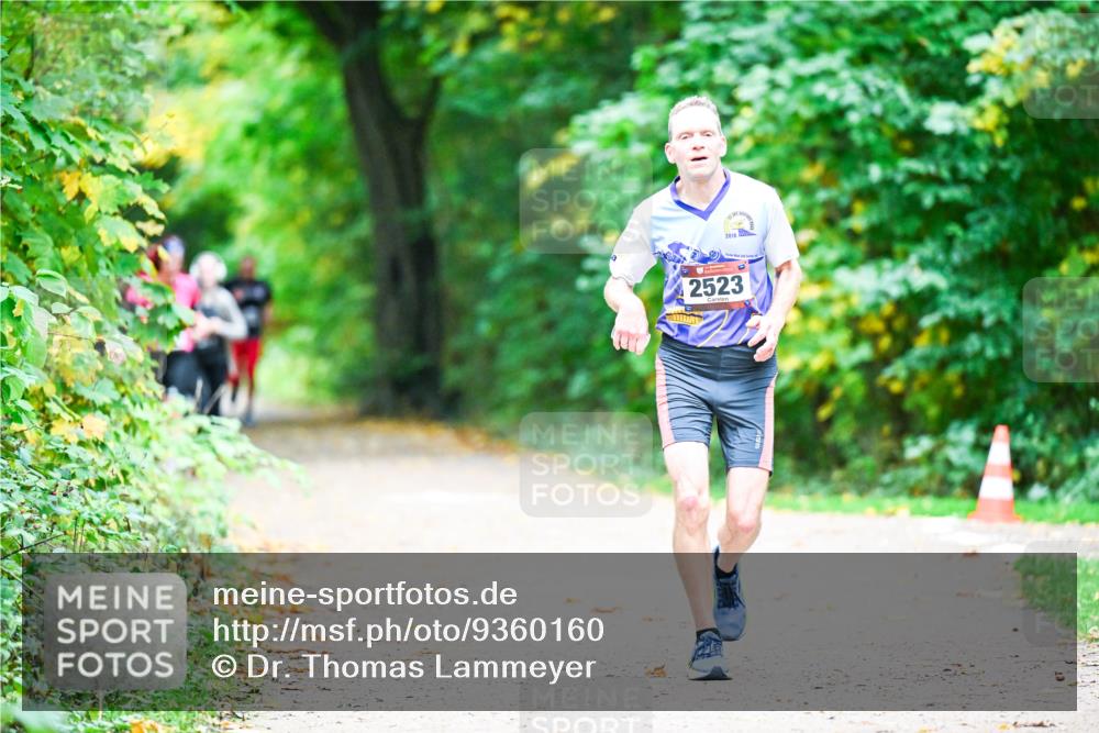 12.10.2025 - Bramfelder Halbmarathon 2025 Dr. Thomas Lammeyer http://msf.ph/oto/9360160 12.10.2025 11:10:58 Laufen 2010, 2523 meine-sportfotos.de
