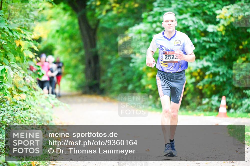 12.10.2025 - Bramfelder Halbmarathon 2025 Dr. Thomas Lammeyer http://msf.ph/oto/9360164 12.10.2025 11:10:59 Laufen 2010, 2523 meine-sportfotos.de