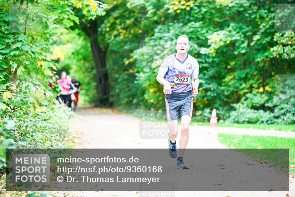 12.10.2025 - Bramfelder Halbmarathon 2025 Dr. Thomas Lammeyer http://msf.ph/oto/9360168 12.10.2025 11:10:59 Laufen 2523 meine-sportfotos.de