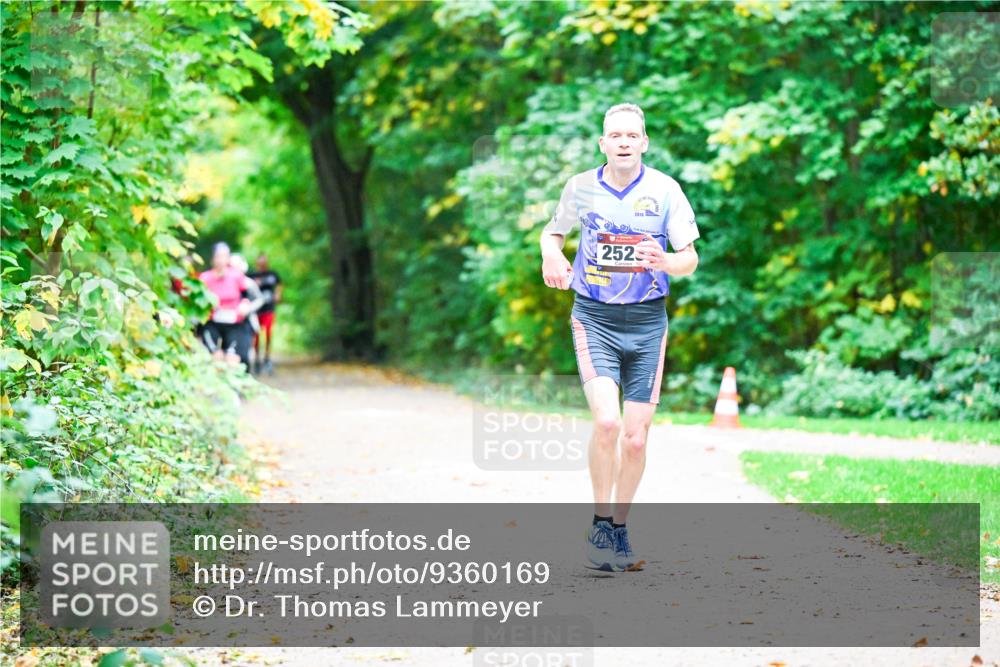 12.10.2025 - Bramfelder Halbmarathon 2025 Dr. Thomas Lammeyer http://msf.ph/oto/9360169 12.10.2025 11:11:00 Laufen 2523 meine-sportfotos.de