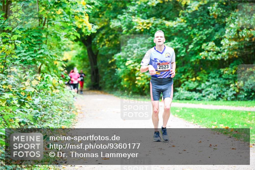 12.10.2025 - Bramfelder Halbmarathon 2025 Dr. Thomas Lammeyer http://msf.ph/oto/9360177 12.10.2025 11:11:01 Laufen 2523 meine-sportfotos.de