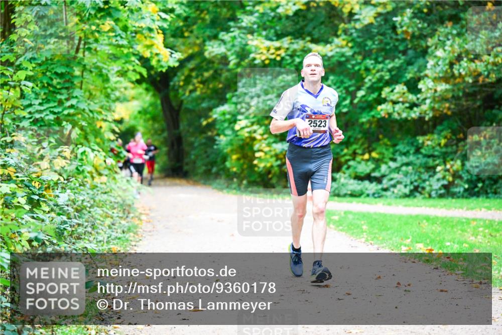 12.10.2025 - Bramfelder Halbmarathon 2025 Dr. Thomas Lammeyer http://msf.ph/oto/9360178 12.10.2025 11:11:01 Laufen 2523 meine-sportfotos.de