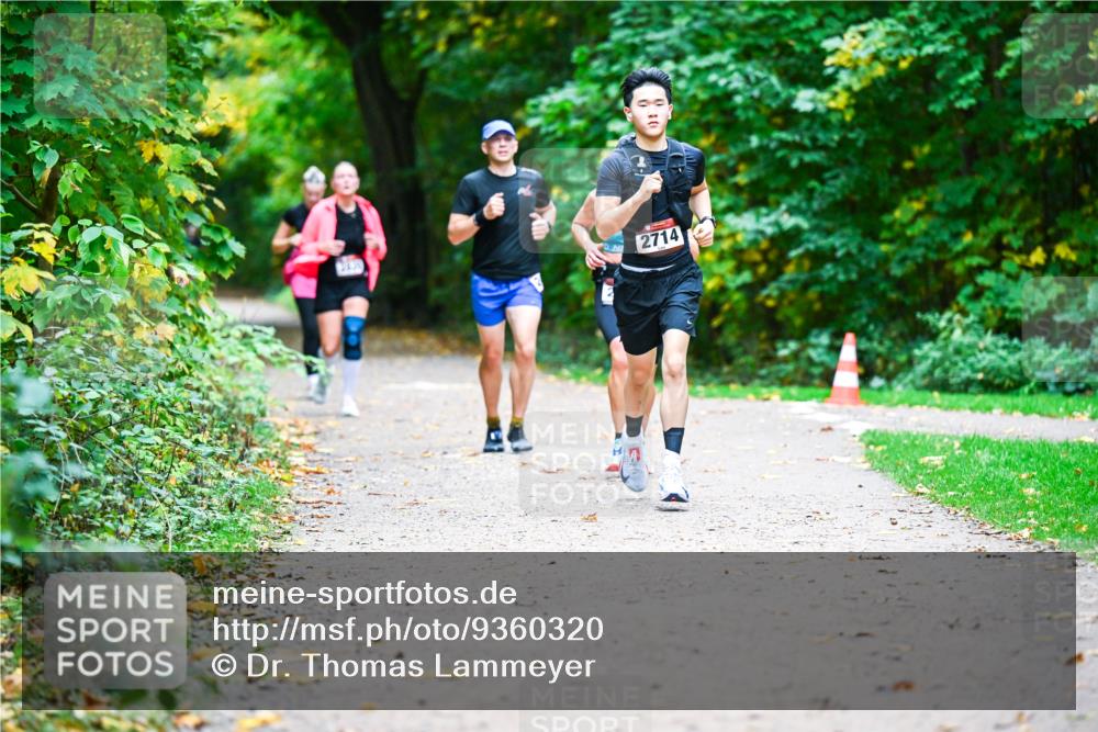 12.10.2025 - Bramfelder Halbmarathon 2025 Dr. Thomas Lammeyer http://msf.ph/oto/9360320 12.10.2025 11:11:39 Laufen 2714 meine-sportfotos.de