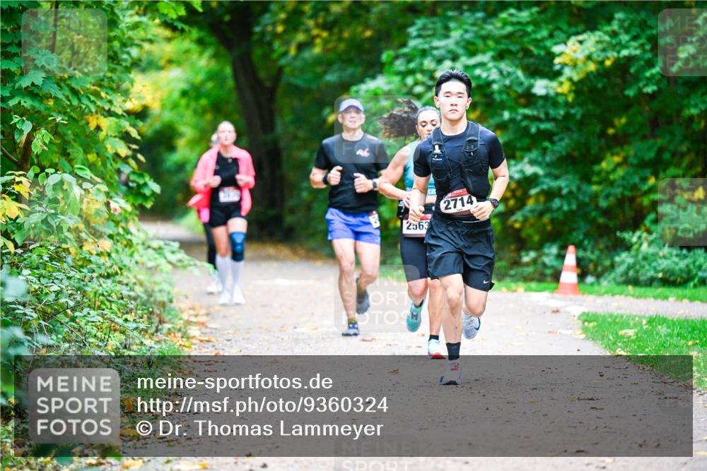12.10.2025 - Bramfelder Halbmarathon 2025 Dr. Thomas Lammeyer http://msf.ph/oto/9360324 12.10.2025 11:11:40 Laufen 2563, 2714 meine-sportfotos.de