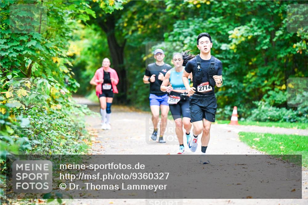 12.10.2025 - Bramfelder Halbmarathon 2025 Dr. Thomas Lammeyer http://msf.ph/oto/9360327 12.10.2025 11:11:40 Laufen 2714, 2563 meine-sportfotos.de