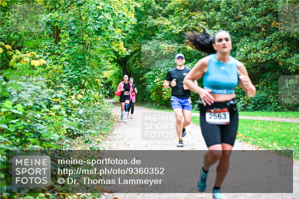 12.10.2025 - Bramfelder Halbmarathon 2025 Dr. Thomas Lammeyer http://msf.ph/oto/9360352 12.10.2025 11:11:44 Laufen 2820, 2563 meine-sportfotos.de
