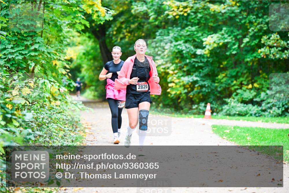 12.10.2025 - Bramfelder Halbmarathon 2025 Dr. Thomas Lammeyer http://msf.ph/oto/9360365 12.10.2025 11:11:47 Laufen 2820, 2819 meine-sportfotos.de