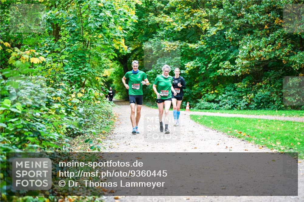 12.10.2025 - Bramfelder Halbmarathon 2025 Dr. Thomas Lammeyer http://msf.ph/oto/9360445 12.10.2025 11:12:22 Laufen 2355, 809, 2318 meine-sportfotos.de