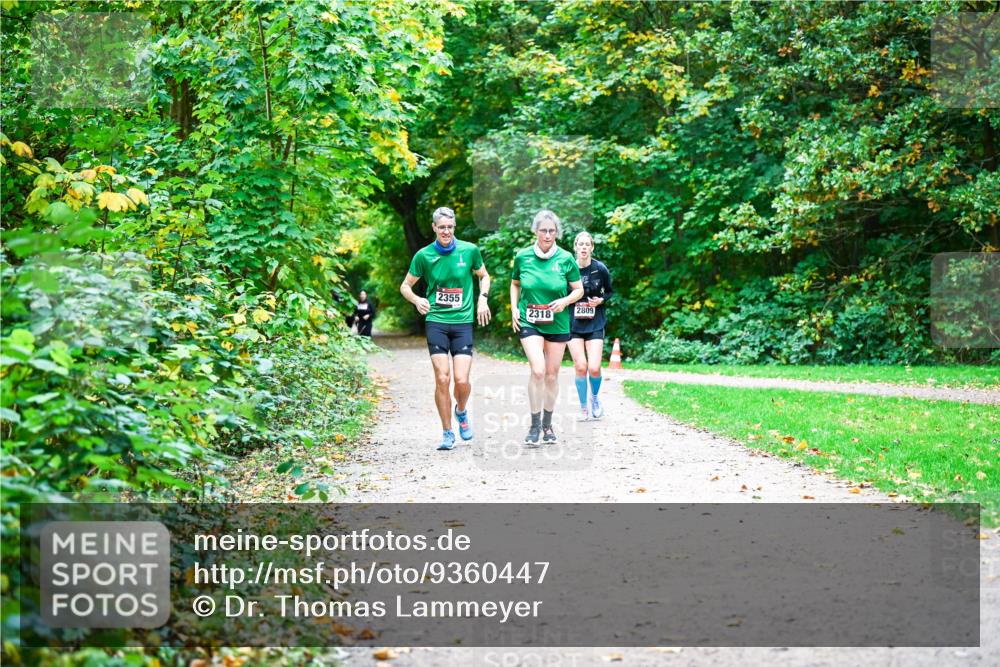 12.10.2025 - Bramfelder Halbmarathon 2025 Dr. Thomas Lammeyer http://msf.ph/oto/9360447 12.10.2025 11:12:22 Laufen 2355, 2318, 2809 meine-sportfotos.de