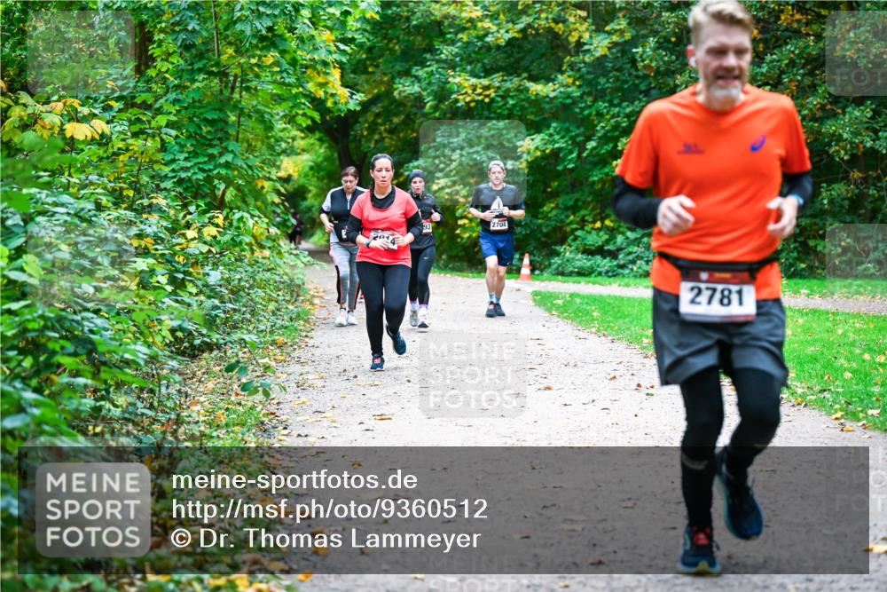 12.10.2025 - Bramfelder Halbmarathon 2025 Dr. Thomas Lammeyer http://msf.ph/oto/9360512 12.10.2025 11:12:42 Laufen 93, 2704, 2781 meine-sportfotos.de