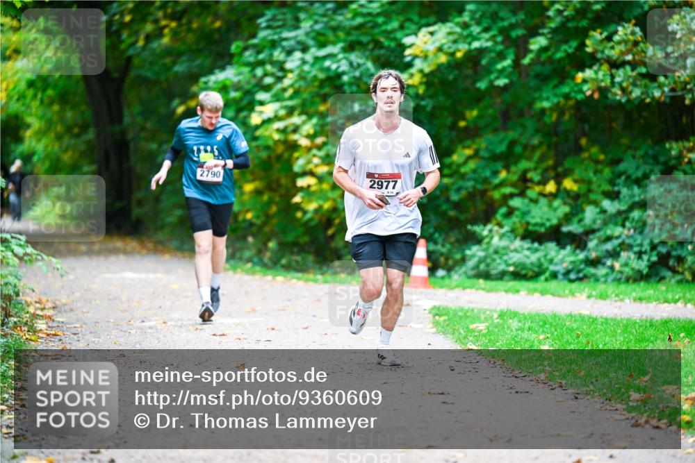 12.10.2025 - Bramfelder Halbmarathon 2025 Dr. Thomas Lammeyer http://msf.ph/oto/9360609 12.10.2025 11:13:10 Laufen 2790, 2977, 74 meine-sportfotos.de