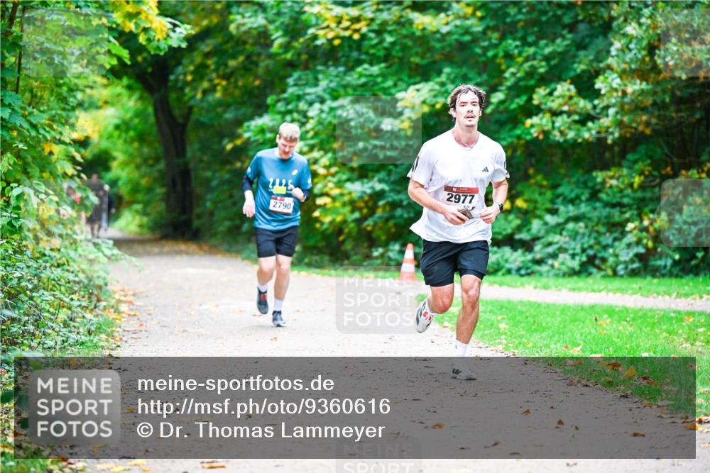 12.10.2025 - Bramfelder Halbmarathon 2025 Dr. Thomas Lammeyer http://msf.ph/oto/9360616 12.10.2025 11:13:12 Laufen 2790, 2977, 874 meine-sportfotos.de