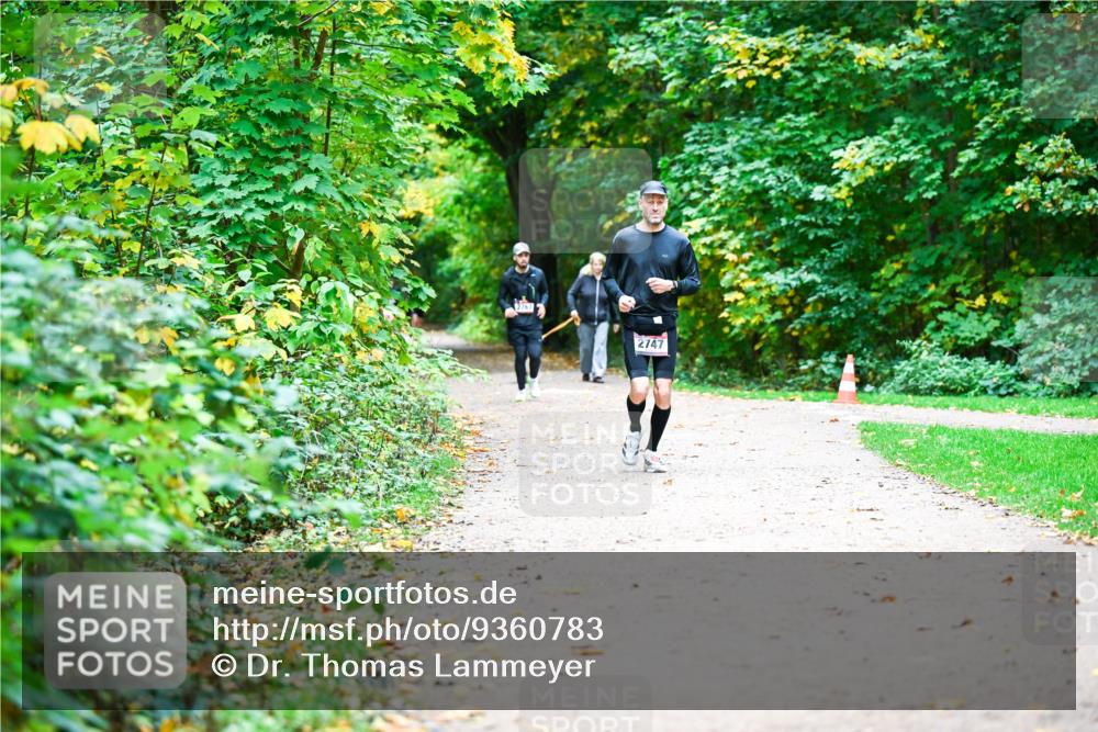 12.10.2025 - Bramfelder Halbmarathon 2025 Dr. Thomas Lammeyer http://msf.ph/oto/9360783 12.10.2025 11:13:47 Laufen 2747 meine-sportfotos.de