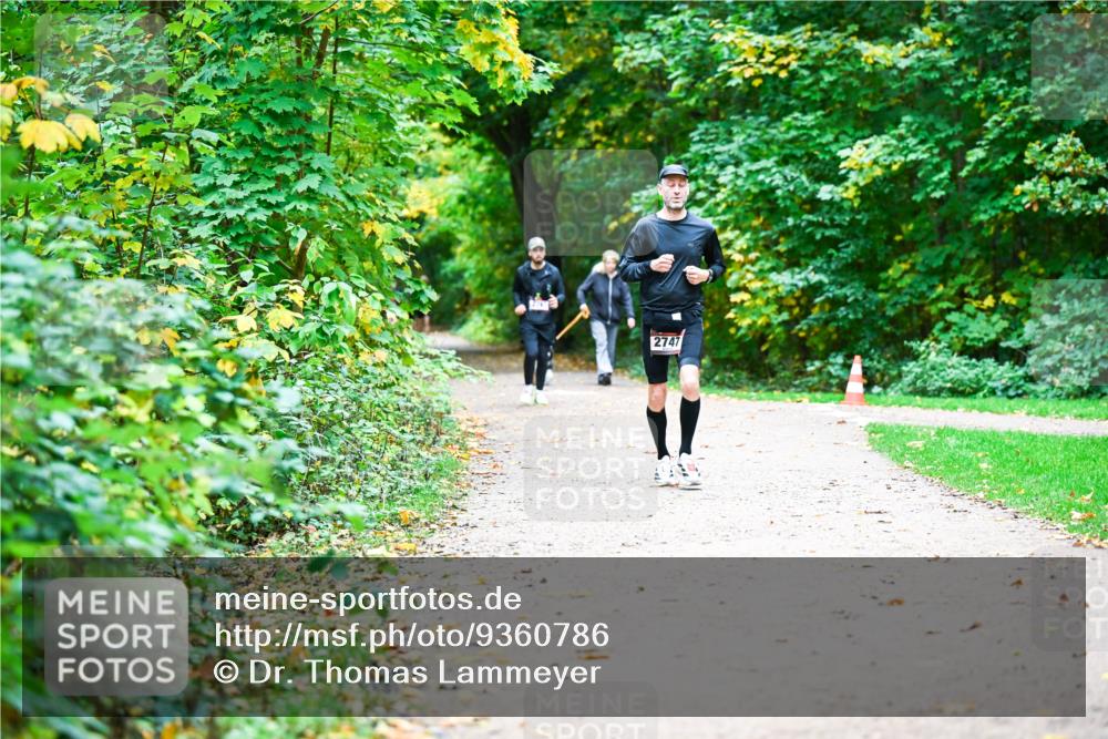 12.10.2025 - Bramfelder Halbmarathon 2025 Dr. Thomas Lammeyer http://msf.ph/oto/9360786 12.10.2025 11:13:47 Laufen 2747 meine-sportfotos.de